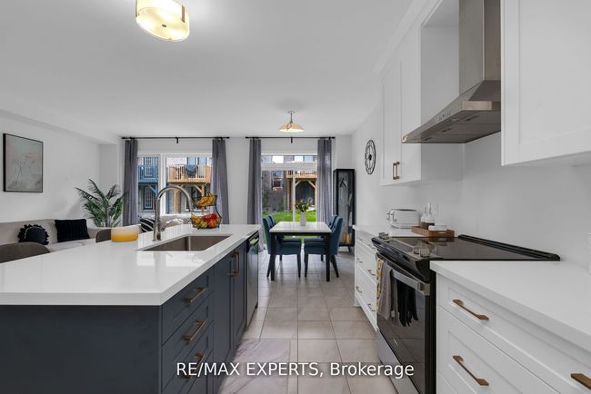 27 Sweet Cicely St, House attached with 4 bedrooms, 3 bathrooms and 1 parking in Springwater ON | Image 10