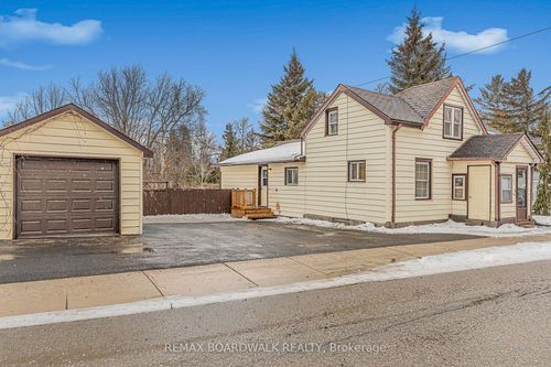 32 Cockburn St, Perth, ON, K7H2B2 | Card Image