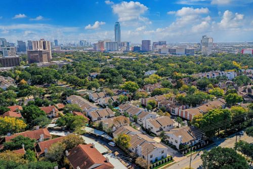 10h-2001 Bering Dr, Houston, TX, 77057-3763 | Card Image