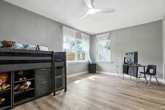 542 Circle Way St, House other with 4 bedrooms, 2 bathrooms and 1 parking in Lake Jackson TX | Image 8