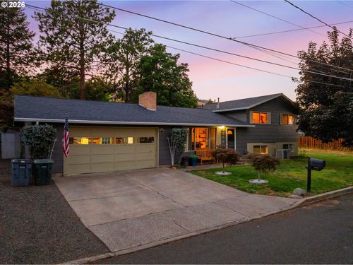 502 1st St, La Grande, OR, 97850-1110 | Card Image