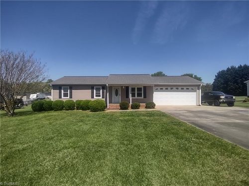 42 Kirk St, Thomasville, NC, 27360-9440 | Card Image