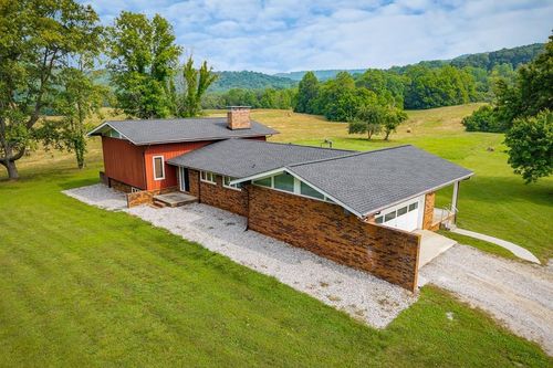 1190 Plum Creek Rd, Sparta, TN, 38583-5423 | Card Image