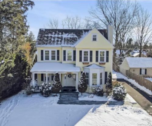 13 Walnut St, Glen Head, NY, 11545-1625 | Card Image