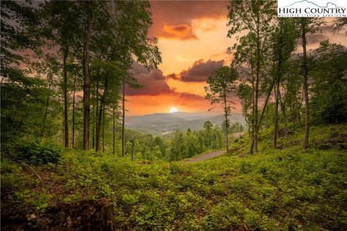 31 Mount Mitchell Overlook, Spruce Pine, NC, 28777 | Card Image