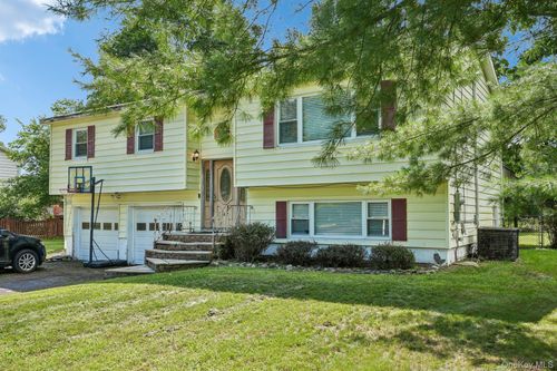8 Townsend Place, Chester Town, NY, 10918 | Card Image