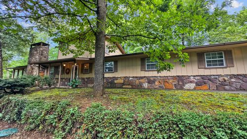 413 Hickory Tree Hollow Rd, Sevierville, TN, 37876-9531 | Card Image