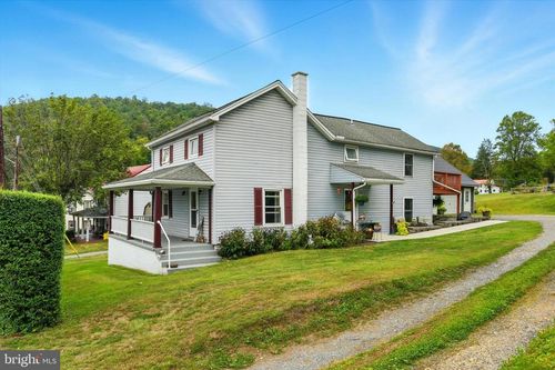 325 S Baltimore Ave, MOUNT HOLLY SPRINGS, PA, 17065-1007 | Card Image