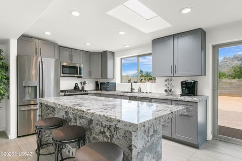 9302 N Rancho Verde Dr, Tucson, AZ, 85704-3624 | Card Image
