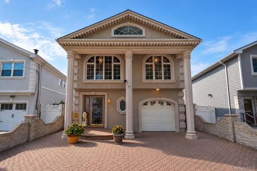 16344 90th Street, New York, NY, 11414 | Card Image