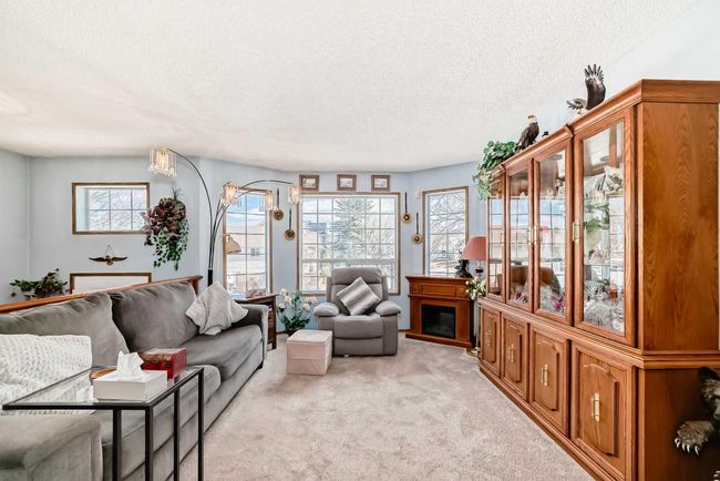 31 Martinridge Grove Ne, House other with 4 bedrooms, 2 bathrooms and 2 parking in Calgary AB | Image 6
