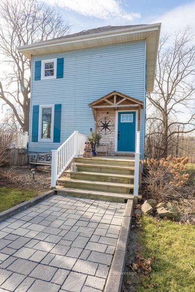 28143 Talbot Line, House other with 2 bedrooms, 2 bathrooms and 10 parking in Wallacetown ON | Image 2