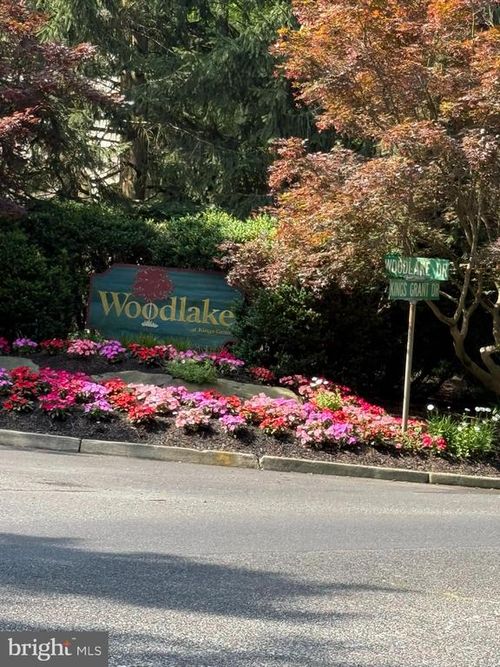 319 Woodlake Dr, MARLTON, NJ, 08053-3608 | Card Image