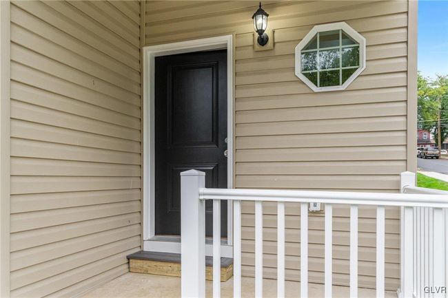Model photos of townhomes. | Image 5