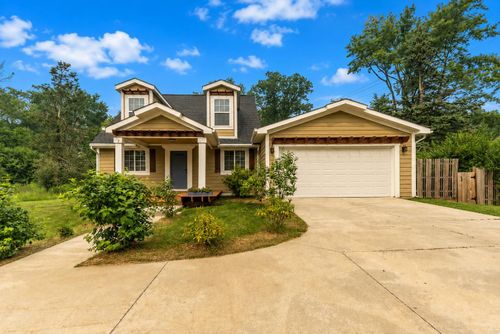 1 Maple Village Ct, Ann Arbor, MI, 48103-4976 | Card Image