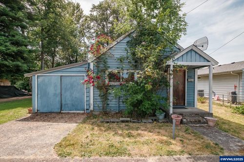 958 13th Ave, Sweet Home, OR, 97386-2227 | Card Image