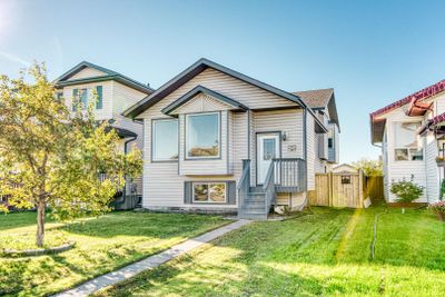 10745 73 Ave, House detached with 4 bedrooms, 2 bathrooms and 1 parking in Grande Prairie AB | Image 1