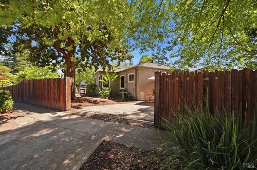 231 Talbot Ave, Santa Rosa, CA, 95405-4544 | Card Image