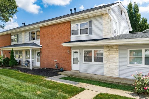 4 Oak Rd, Columbus, OH, 43217-1065 | Card Image