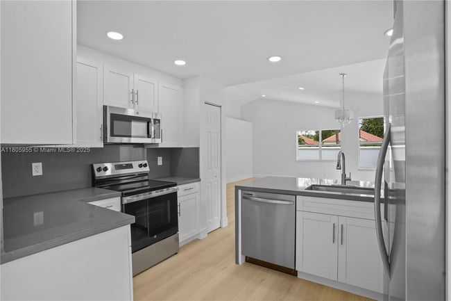 9354 - 9354 Arborwood Cir, House other with 2 bedrooms, 2 bathrooms and null parking in Davie FL | Image 6