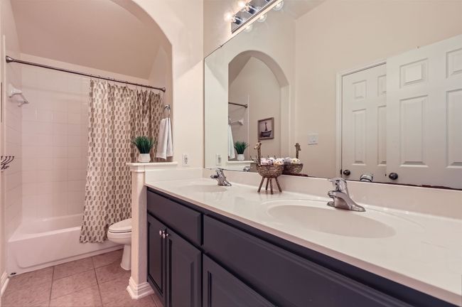 Shared bath with double sinks and a split layout—ideal for busy mornings. | Image 23