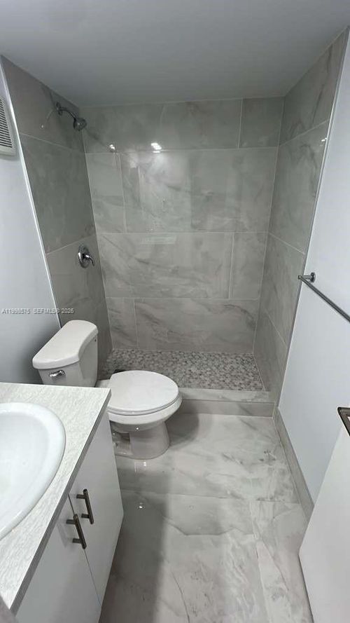 apt-402-4480 Palm Ave, Hialeah, FL, 33012-4073 | Card Image