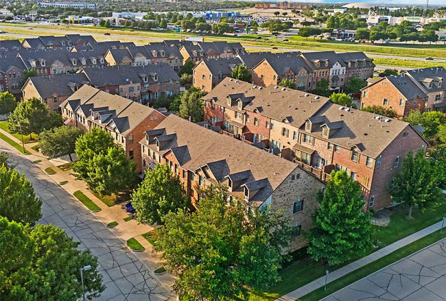 1511 Biltmore Ln, Townhouse with 3 bedrooms, 4 bathrooms and null parking in Irving TX | Image 35