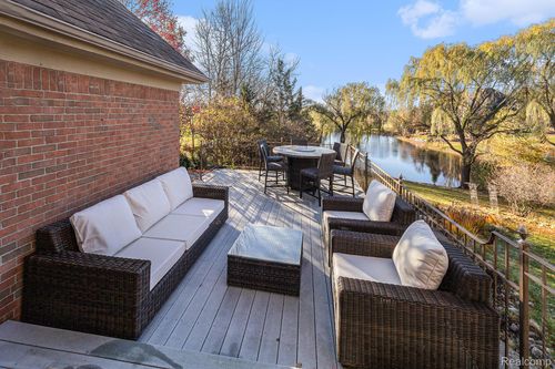 6997 Oakhurst Ridge Rd, Clarkston, MI, 48348-5054 | Card Image