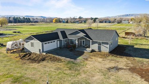 97306 N Snively Rd, West Richland, WA, 99353-6152 | Card Image