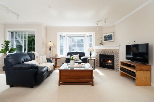 651 St Andrews Ave, North Vancouver, BC, V7L4M2 | Card Image