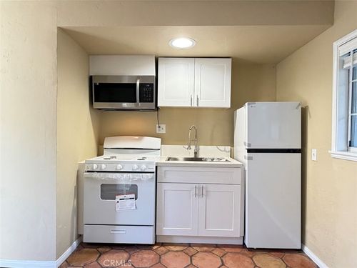 531 Catalina, Laguna Beach, CA, 92651-2542 | Card Image