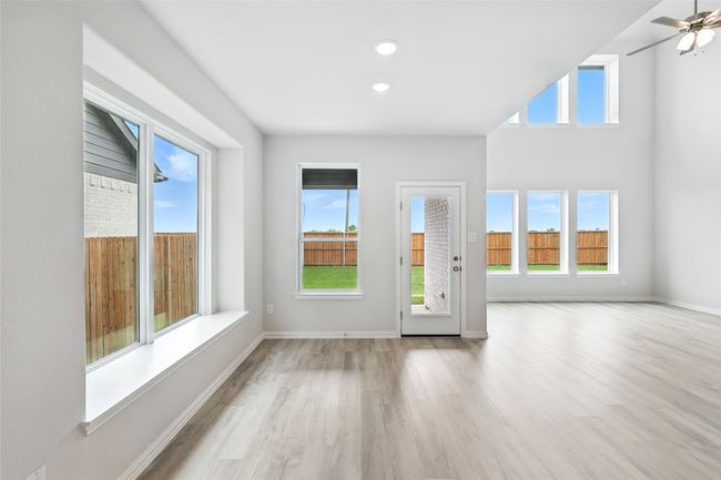 Unfurnished room featuring wood finished floors, plenty of natural light, a ceiling fan, and recessed lighting | Image 8