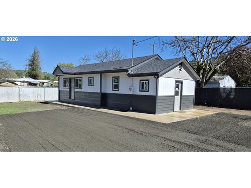 119 Walnut St, Myrtle Creek, OR, 97457-9375 | Card Image