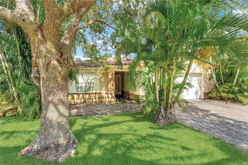 427 Lexington Ave Sw, Vero Beach, FL, 32962-3436 | Card Image