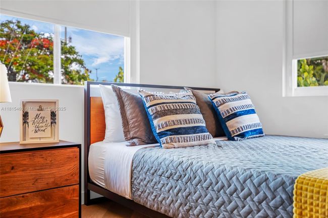 38 Sw 25 Th Rd, House other with 3 bedrooms, 3 bathrooms and null parking in Miami FL | Image 23