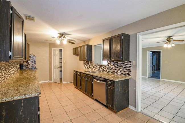 1083 County Road 147, House other with 3 bedrooms, 2 bathrooms and 2 parking in Alvin TX | Image 7