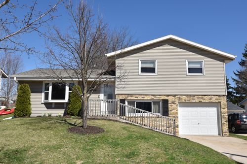 2036 Lenora Dr, West Bend, WI, 53090-2760 | Card Image
