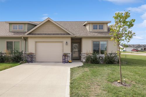 520 W Madison St, Winterset, IA, 50273-1574 | Card Image