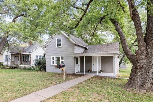 1207 S 2nd St, Leavenworth, KS, 66048-3507 | Card Image