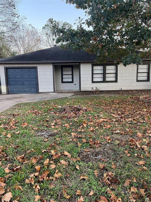 902 Alice St, Sweeny, TX, 77480-2606 | Card Image