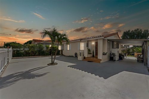 166 E 15th St, Hialeah, FL, 33010-3552 | Card Image