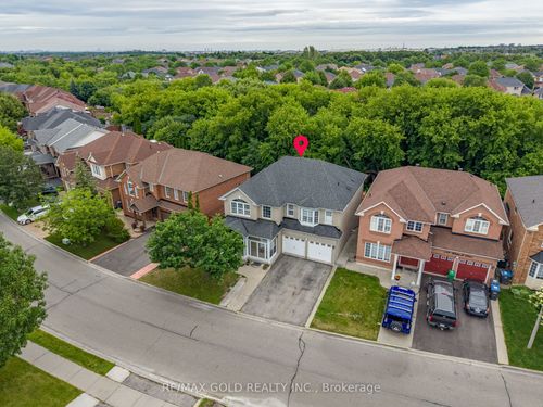 141 Whitwell Dr, Brampton, ON, L6P1L2 | Card Image