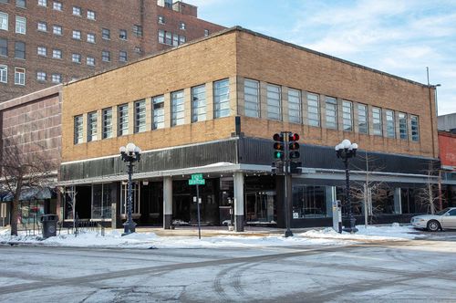 229-225-229 E 4th St, Waterloo, IA, 50703-4701 | Card Image