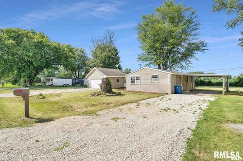 16725 10th Ave N, East Moline, IL, 61244-9407 | Card Image