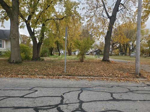 429 N 3rd St, Watseka, IL, 60970-1307 | Card Image