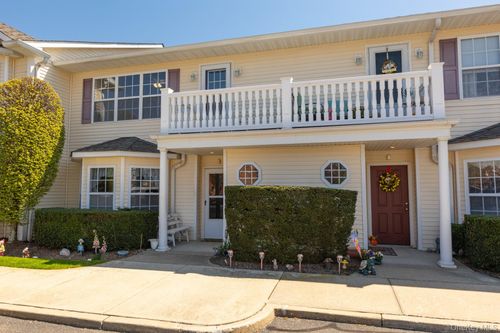 314 Flurry Ln, Babylon, NY, 11704-8042 | Card Image