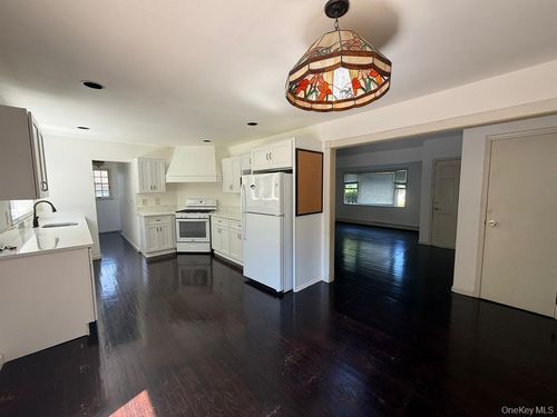 82 Upton Dr, Sound Beach, NY, 11789-2046 | Card Image