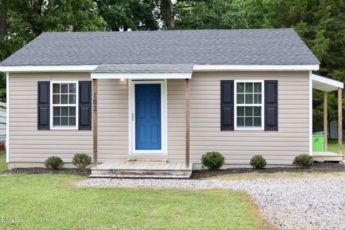 102 E Nash St, Elm City, NC, 27822-3301 | Card Image