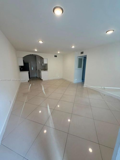 16-c-10230 Twin Lakes Dr, Coral Springs, FL, 33071-5371 | Card Image