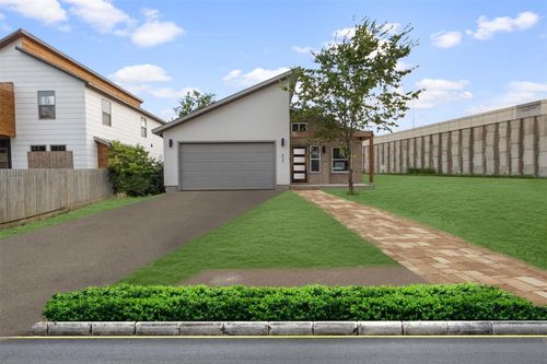 830 E Powell Ave, Fort Worth, TX, 76104-6520 | Card Image